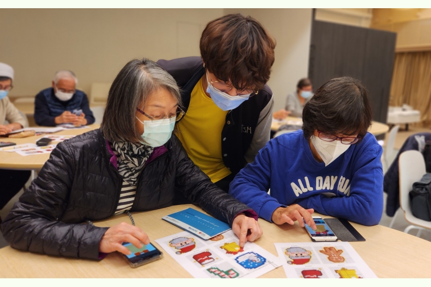 1.中學生教導長者製作像素畫方法