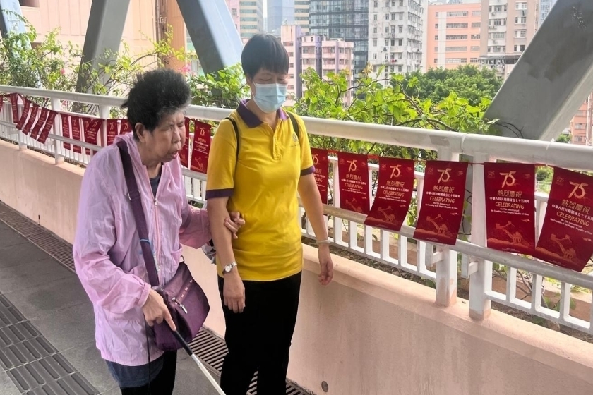 外出運動 3_為失明人仕領路2
